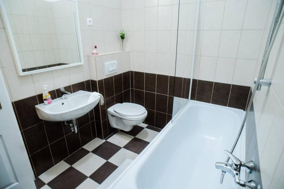 Very Central Spacious Ac Apartment 布达佩斯 外观 照片